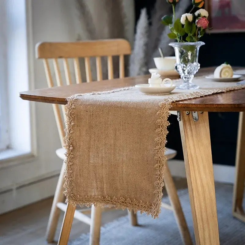 Petit Prix Chemin de table style toile de jute pompons champetre
