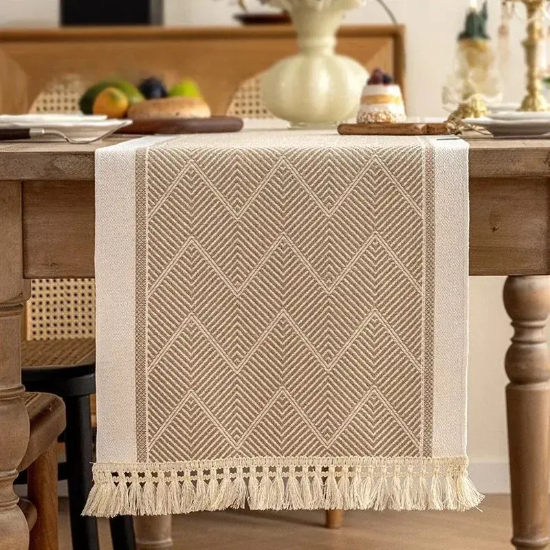 Expédié Aujourd&rsquo;hui Waterproof polyester table runner with geometric pattern decoration