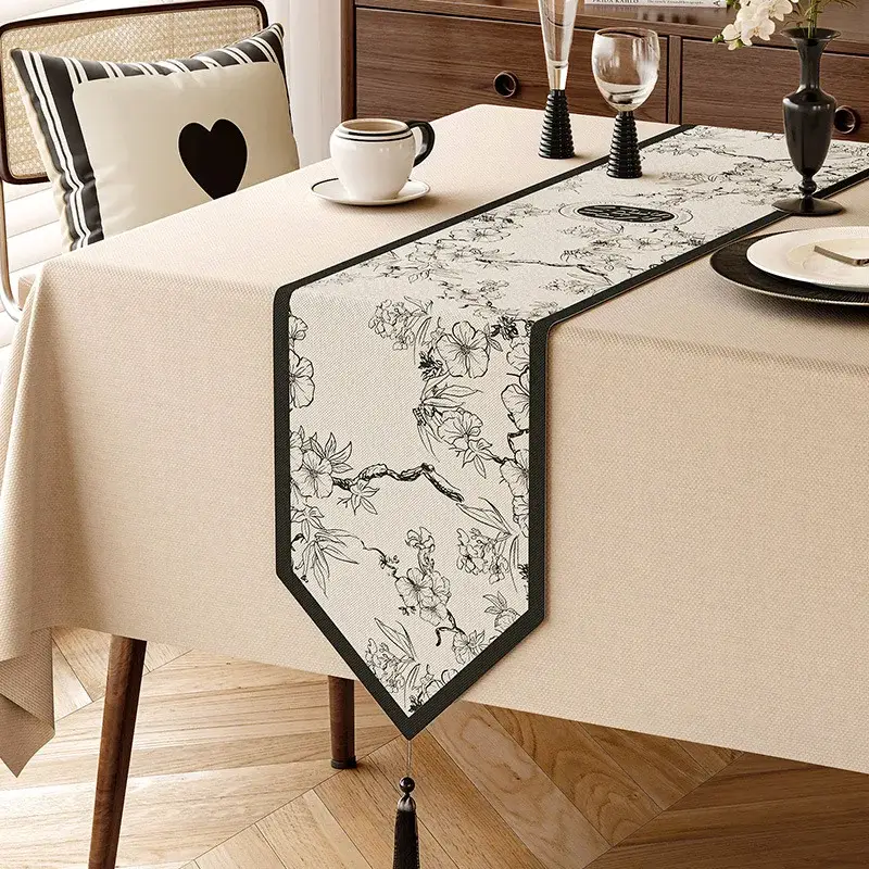 Super Prix Vintage table runner with pink flowers and green foliage