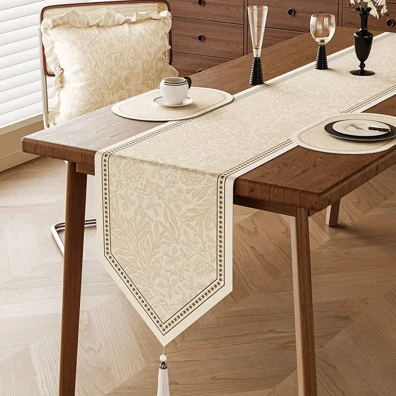Linen table runner with floral design, country style Bon Plan