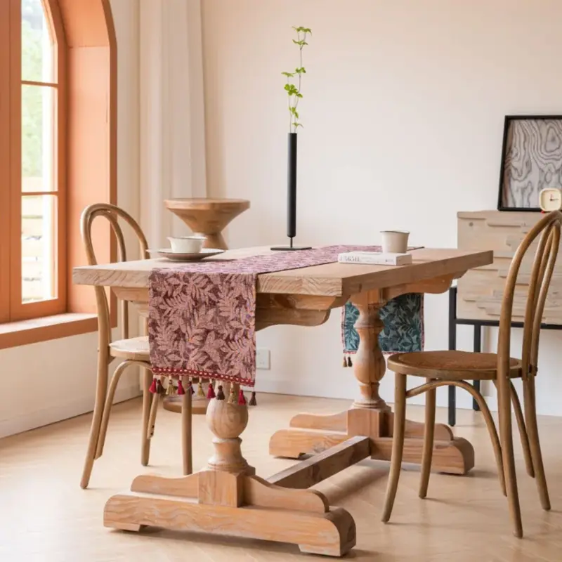 Petit Prix Nordic jacquard table runner with animal pattern and tassels