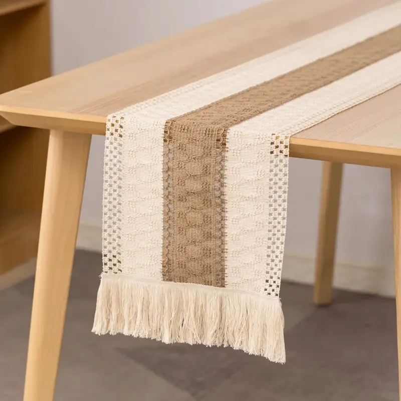 Embroidered cotton and linen table runner with country style Expédition Rapide