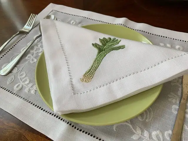Promotion Embroidered vegetable table napkin for home or restaurant style