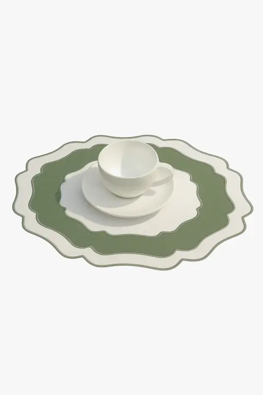 Classic style embroidered linen placemat set Offre Limitée