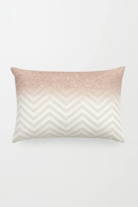 Commander Maintenant Decorative pink geometric cushion cover for home