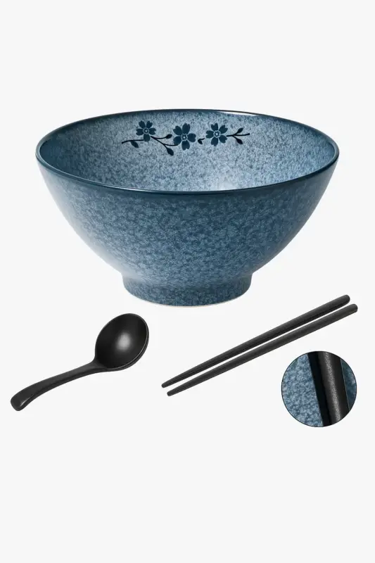 Japanese ceramic ramen bowl with traditional pattern Offre Spéciale