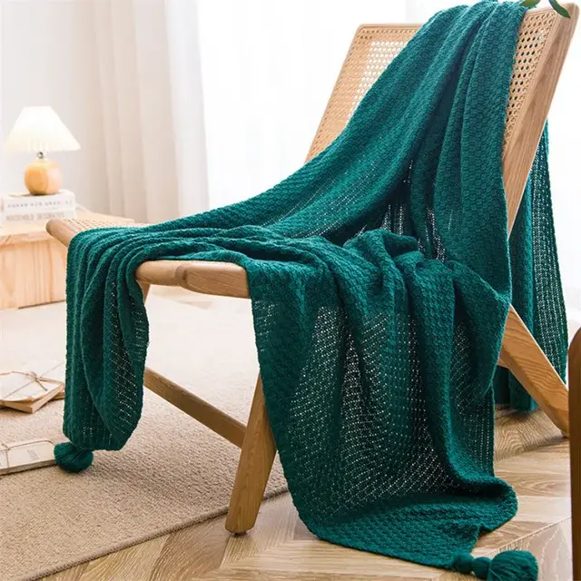 Chunky waffle knit nordic throw with pompoms Dernière Chance