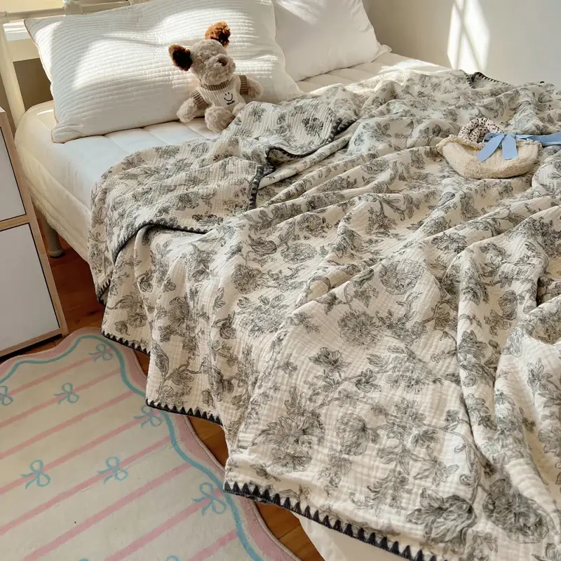 Lightweight summer cotton crepe throw blanket with children’s pattern Prix Réduit