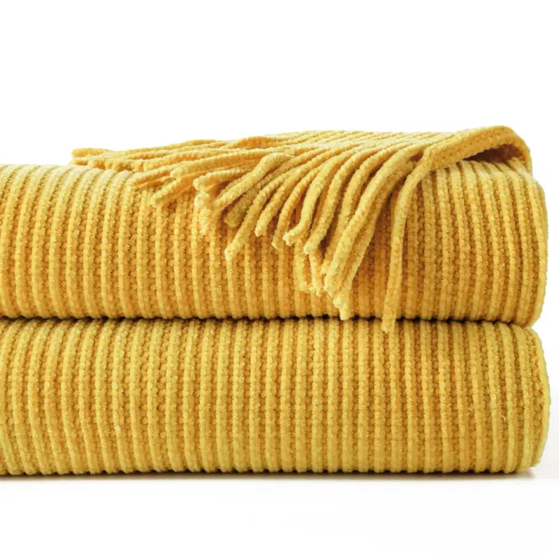 Chenille knit throw with pom-poms and decorative check pattern Dernier Modèle