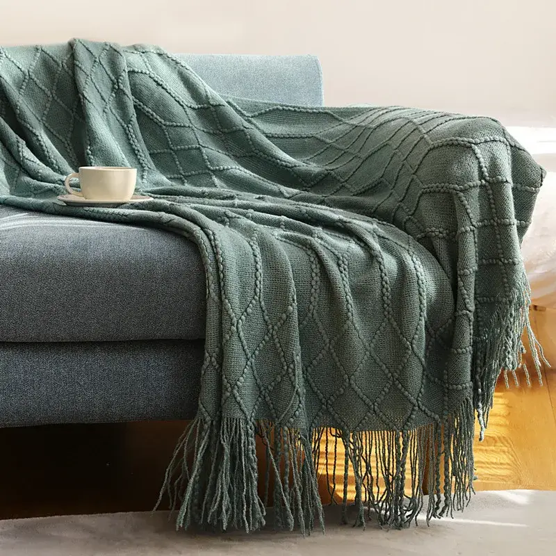 Soft knitted throw with pom poms for living room american style Must-Have