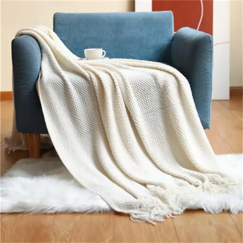 Nordic knitted throw with pompoms for bed or sofa Dernier Modèle