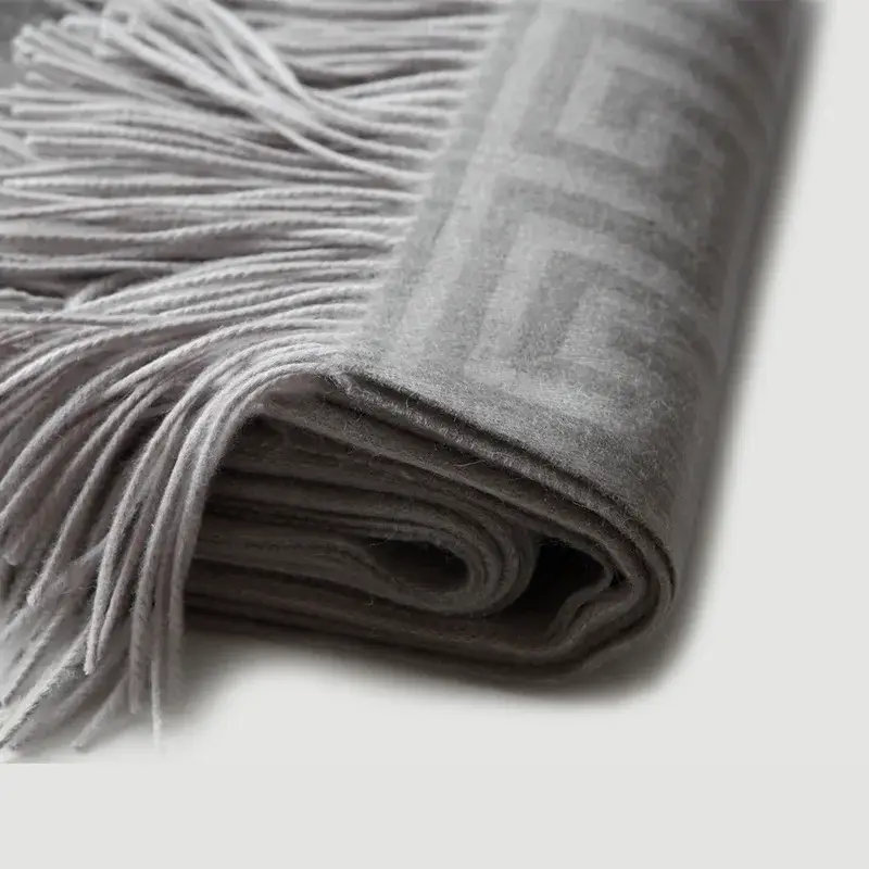 Nouvel Arrivage Jacquard wool throw with meander pattern, warm chinese style