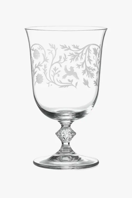 Elegant martini glasses classic cocktail design Populaire