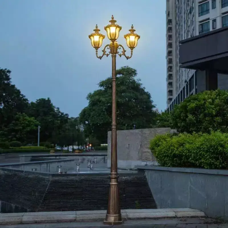 (h: 2.2 m) european landscape outdoor lamp post with 2/3 heads for … Remise