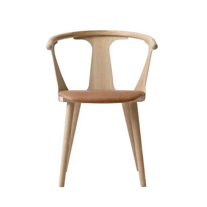 Promotion Chaise IN BETWEEN SK2 assise cuir Chêne/ cuir cognacAND TRADITION