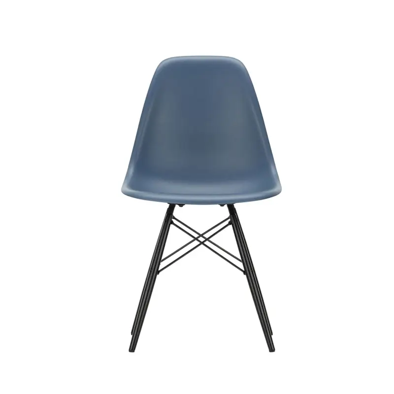 Affaire À Saisir Chaise EAMES PLASTIC CHAIR DSW érable noir Bleu de mer REVITRA
