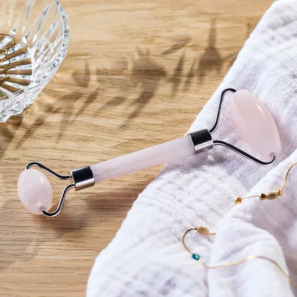 Bon Marché Rouleau de massage visage quartz rose