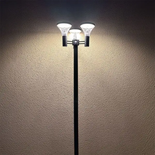 Nouvelle Collection Lampadaire solaire extérieur Benidorm – 3 têtes, 120W, détecteur